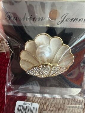 Fashion Jewelry Gold and White Shell Pearl Shell fashion Brooch